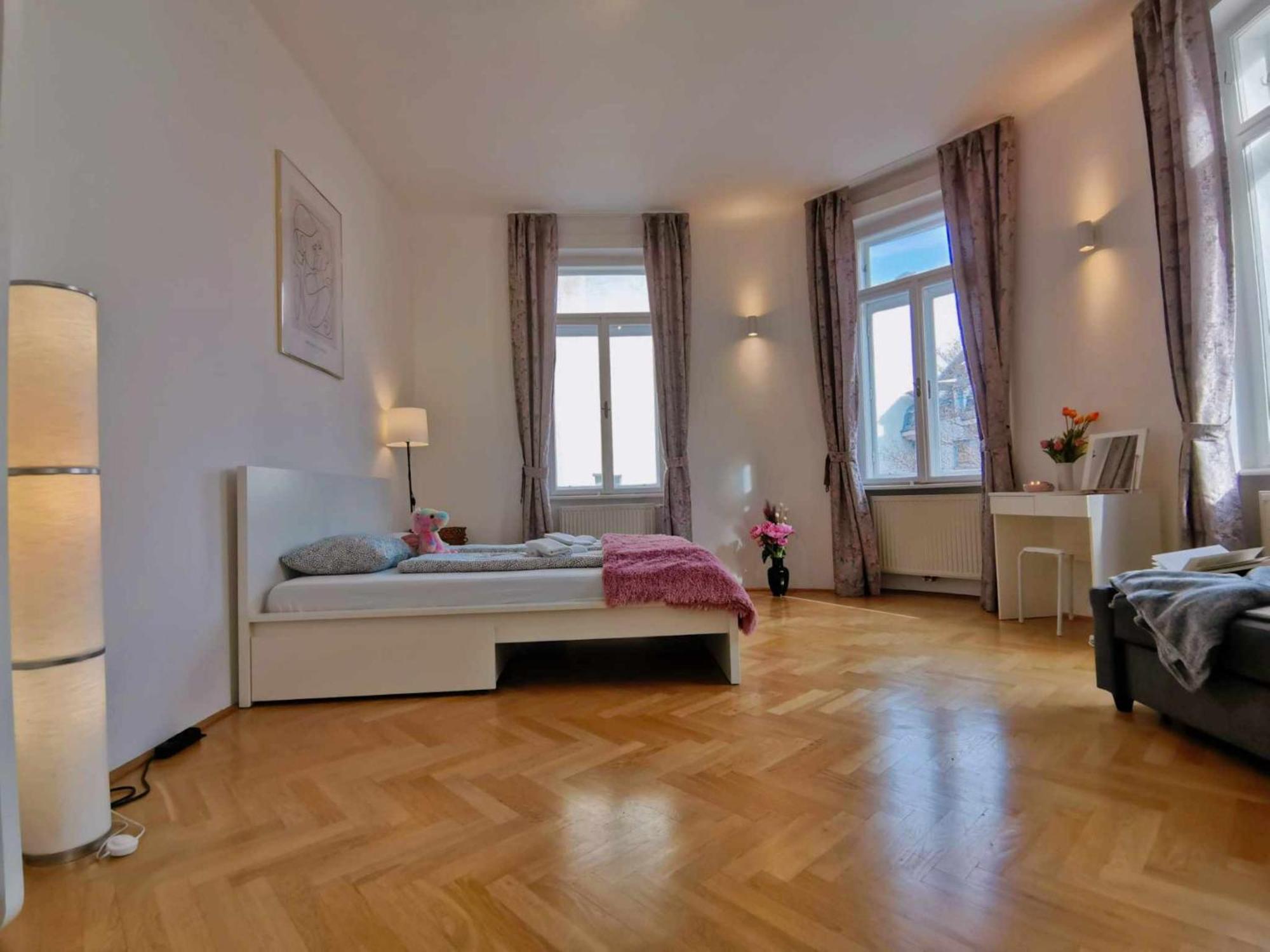 Central And Round 3 Minutes To City Shopping Center And Schoenbrunn Palace 维也纳 外观 照片