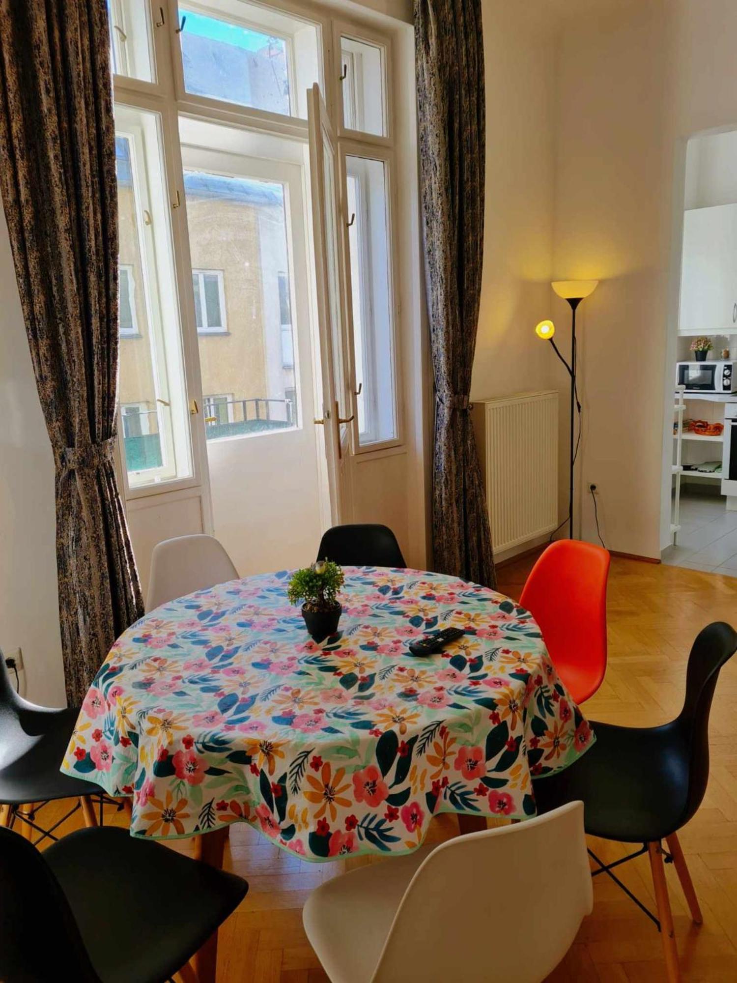 Central And Round 3 Minutes To City Shopping Center And Schoenbrunn Palace 维也纳 外观 照片