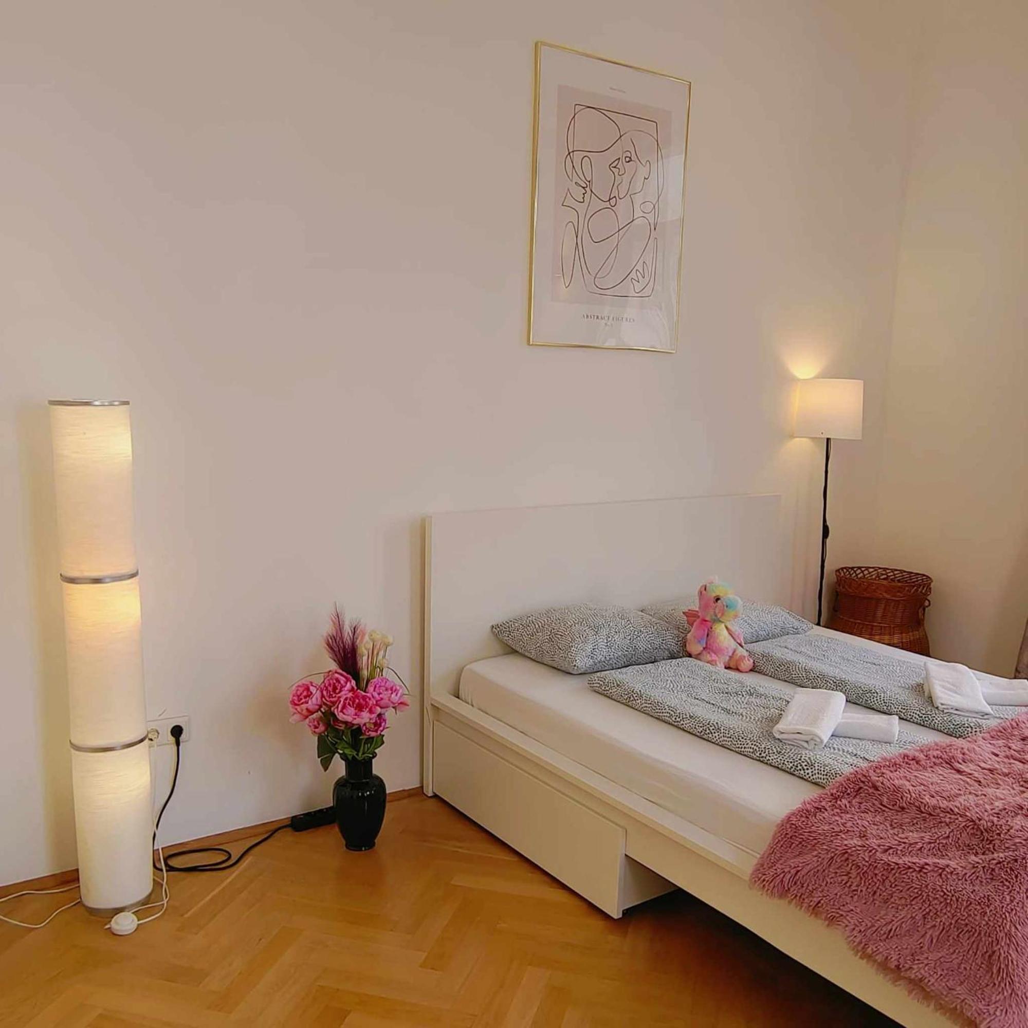 Central And Round 3 Minutes To City Shopping Center And Schoenbrunn Palace 维也纳 外观 照片