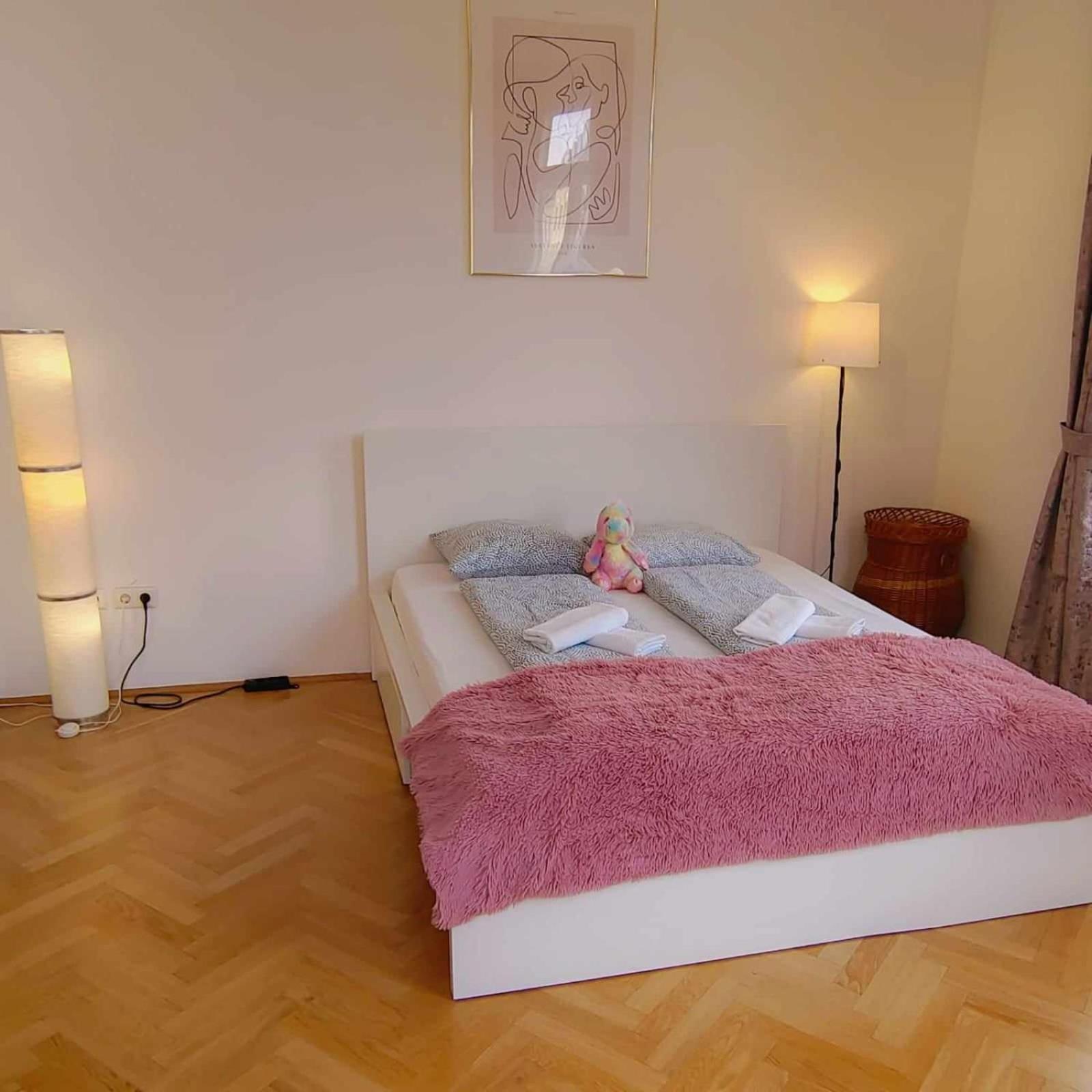 Central And Round 3 Minutes To City Shopping Center And Schoenbrunn Palace 维也纳 外观 照片